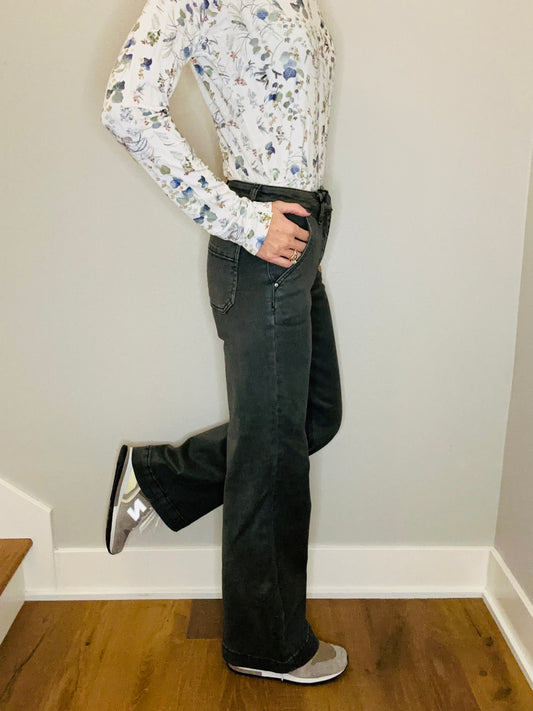 Side photo forest denim model