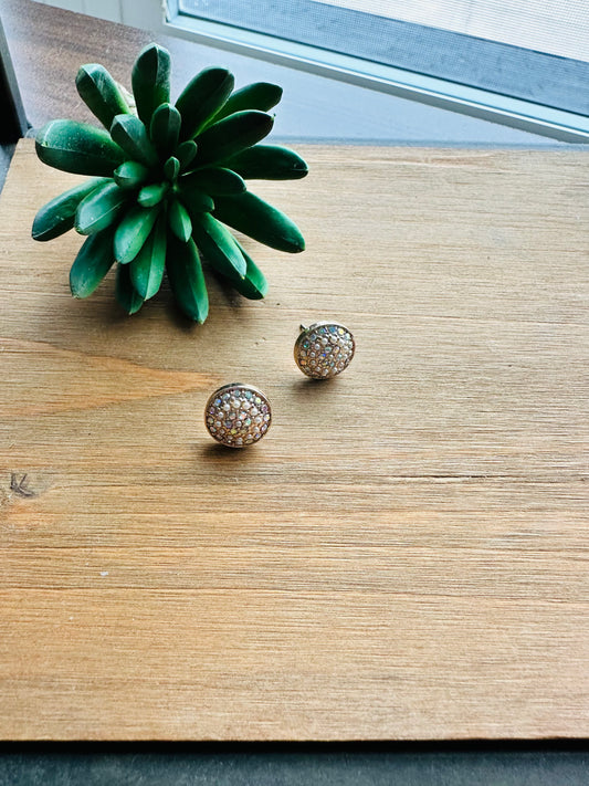 gold stud earrings